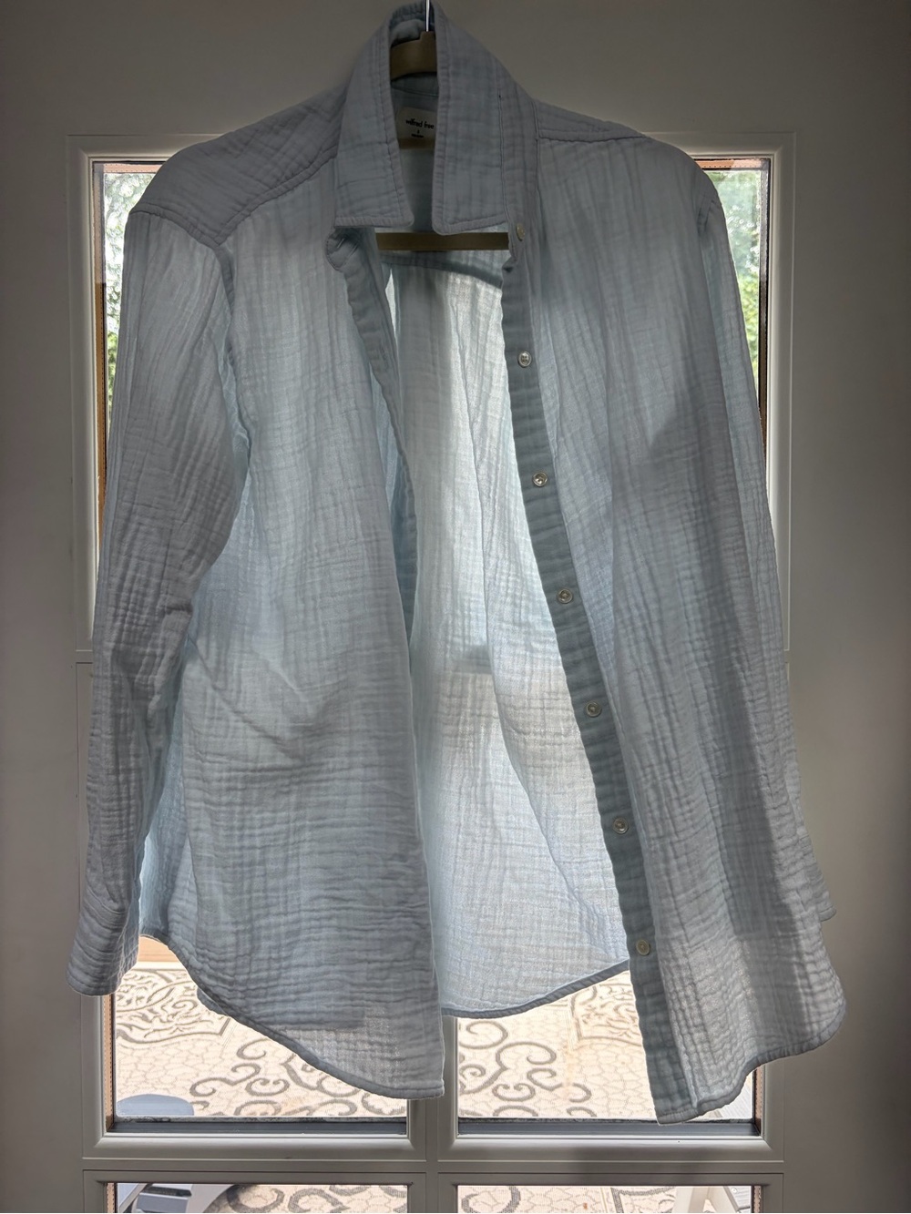 Aritzia Wilfred Free Sail Button
Up Blue Gauze Crinkle Long Sleeve Shirt